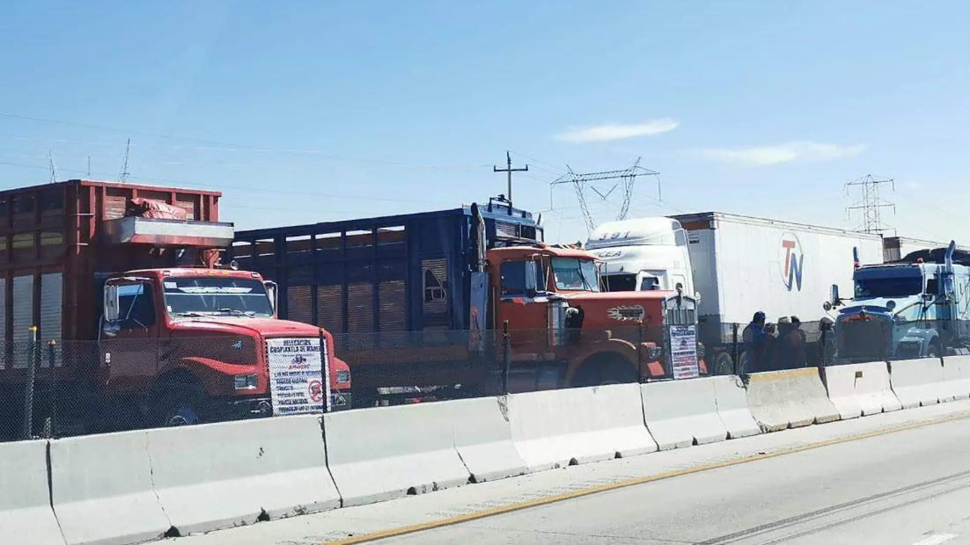 integrantes de la Amotac cerraron la carretera federal vía a Xalapa, a la altura de San Salvador El Seco